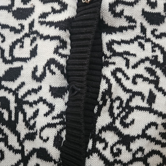 Floral Patterned Cardigan Sweater - Picture 4 of 9